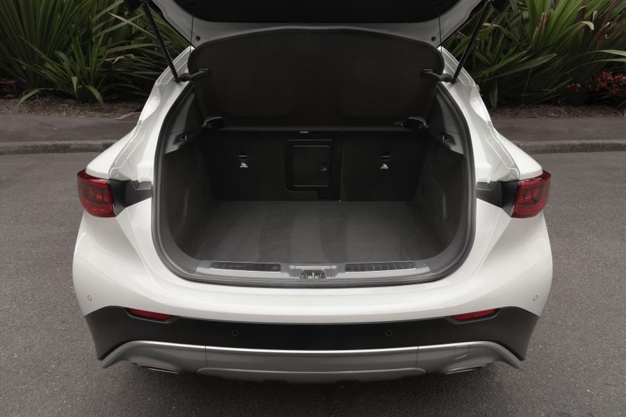 Багажник Infiniti QX30 2.0t AWD Sport 2018 года  (AU) (фото 4 из 34)